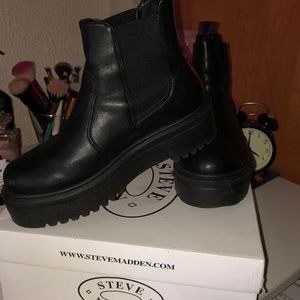 Black Steve Madden platform boots